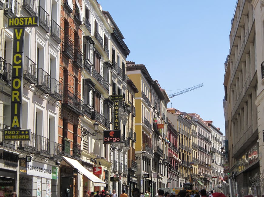 Interior de un café literario en Madrid, ideal para leer y disfrutar de un buen libro
