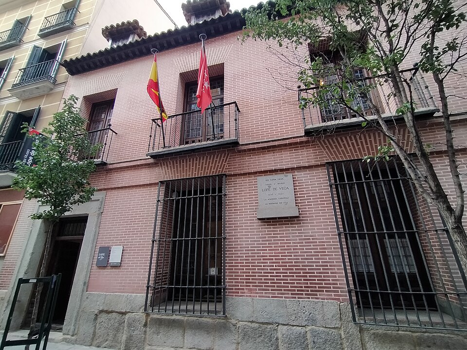 Interior del Museo de Lope de Vega, con detalles sobre su vida y obra