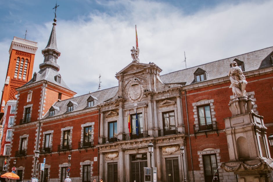 Plaza de Santa Ana en el Barrio de las Letras, lugar de encuentro cultural