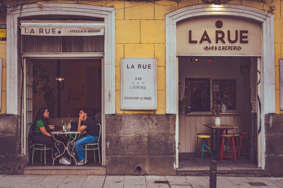 Entrada a un bar escondido en Madrid