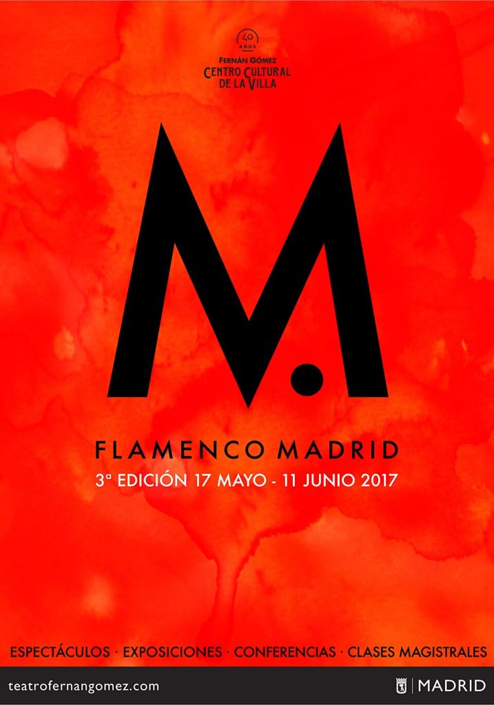 Grupo de personas disfrutando de un tour cultural en un barrio de Madrid