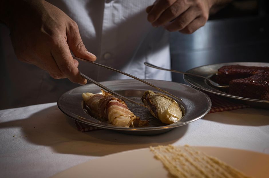 Restaurante de Chueca con platos modernos y coloridos, símbolo de la cocina vanguardista de Madrid.