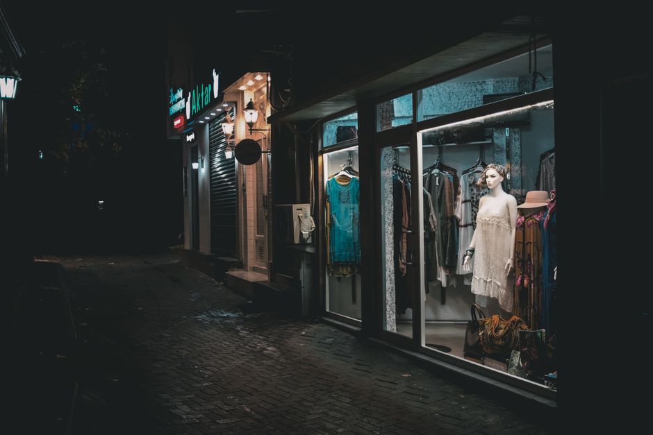 Tiendas en Chueca que muestran la mezcla de tradiciones y modernidad