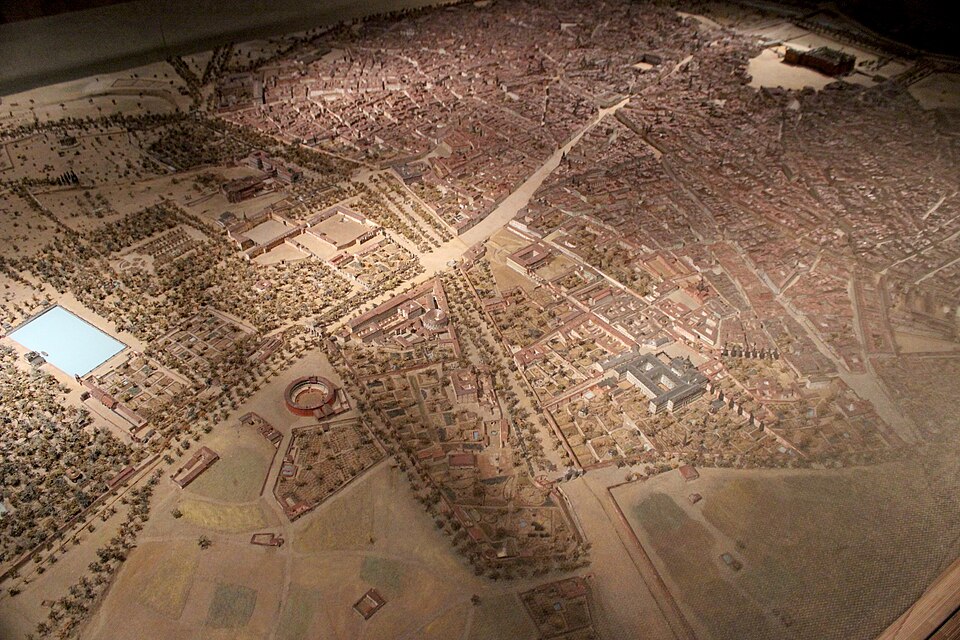 Histórico collage de imágenes de Madrid en diferentes épocas