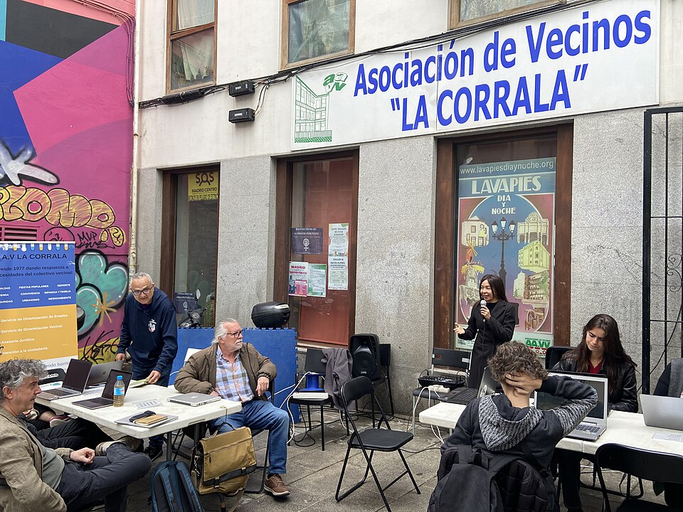 Antiguas calles de Lavapiés mostrando su arquitectura histórica.
