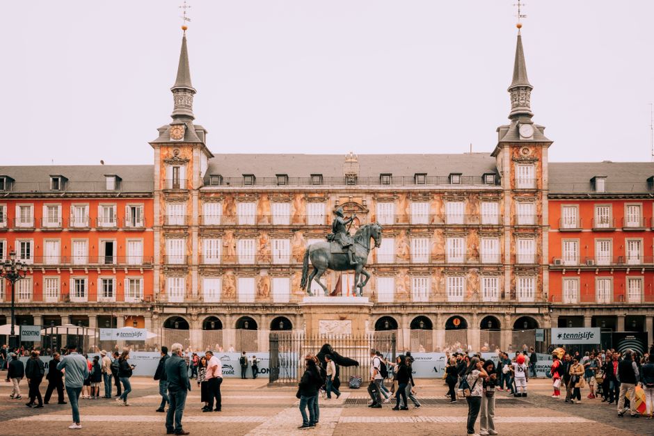 Personas en un evento cultural gratuito en Madrid