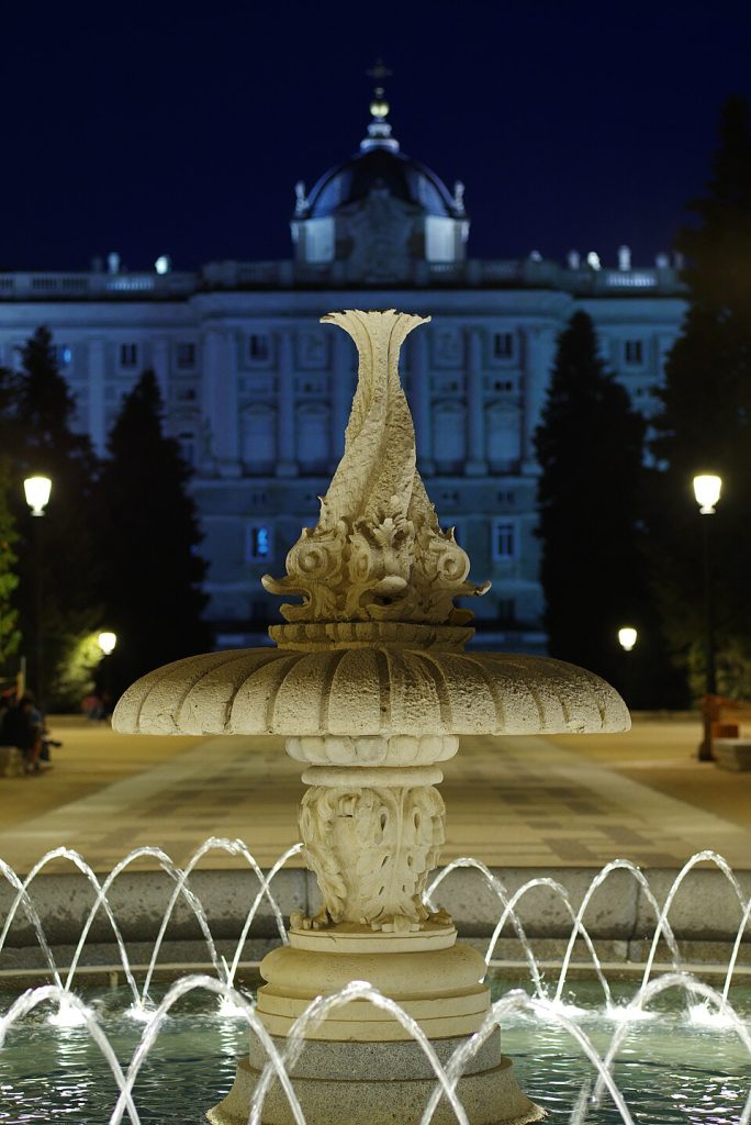 Jardines de Sabatini con Palacio Real de fondo
